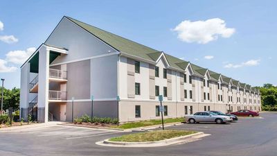 Days Inn Lanham Washington D.C