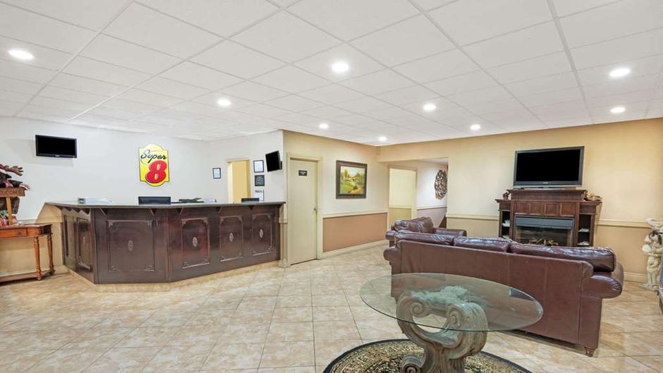 Super 8 Cambridge/Kitchener/WaterlooArea Lobby