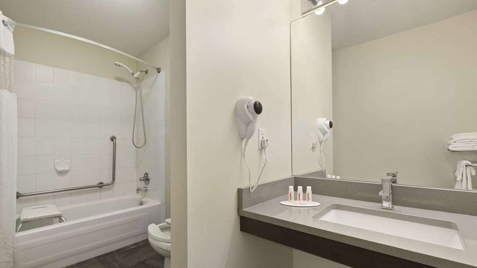Days Inn Kelowna Room