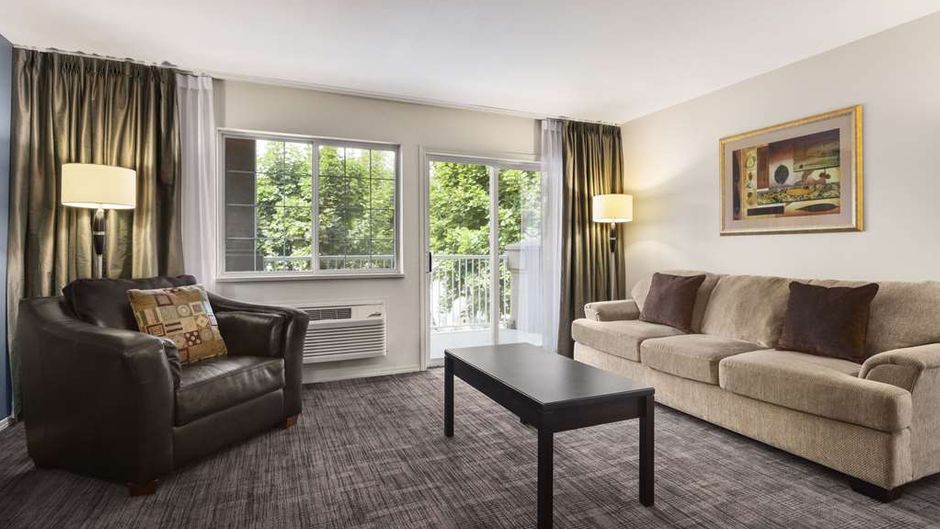 Days Inn Kelowna Suite