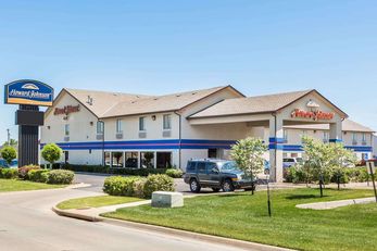 Howard Johnson Inn Wichita Airport