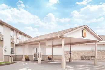 Super 8 Kenora