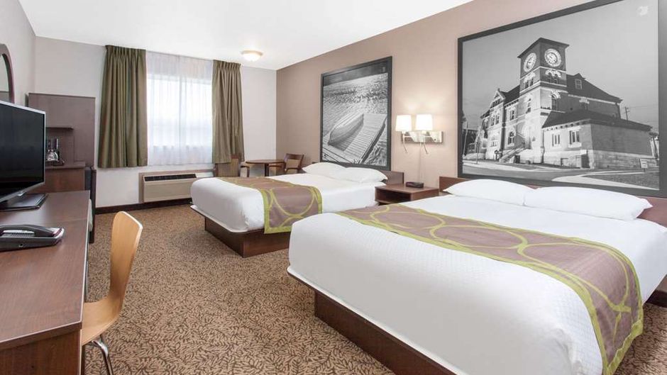 Super 8 Kenora Room