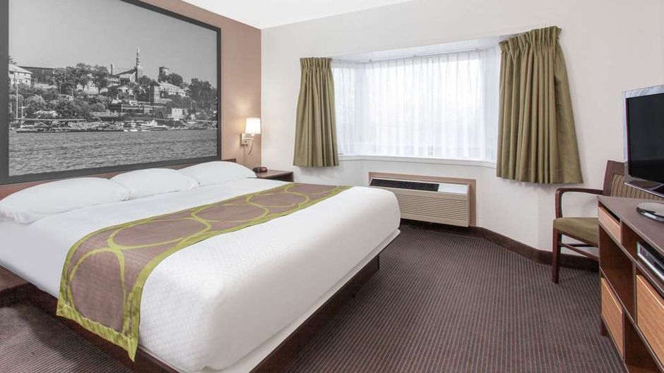 Super 8 Kenora Room