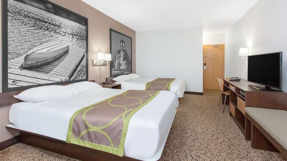 Super 8 Kenora Room
