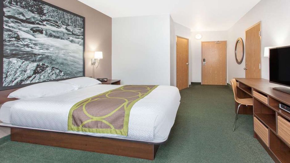 Super 8 Kenora Room