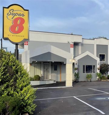 Super 8 Belleville St. Louis Area