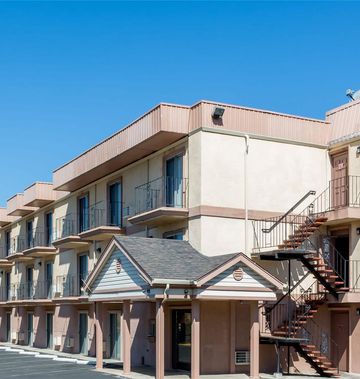 Days Inn Medford