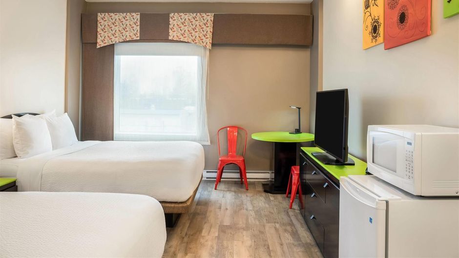 Days Inn Berthierville Room