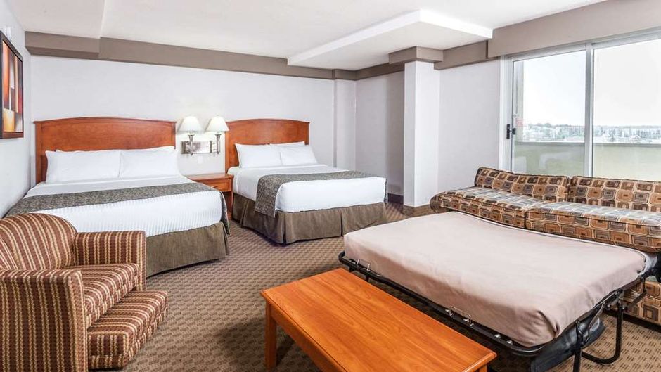 Ramada Edmonton South Suite