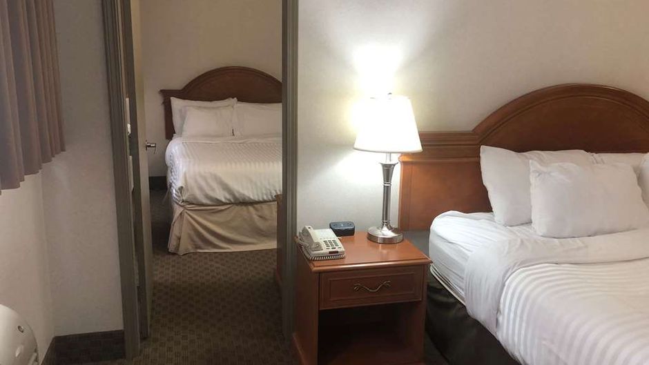 Ramada Edmonton South Room