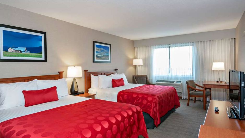 Ramada Kelowna Hotel & Conference Centre Room