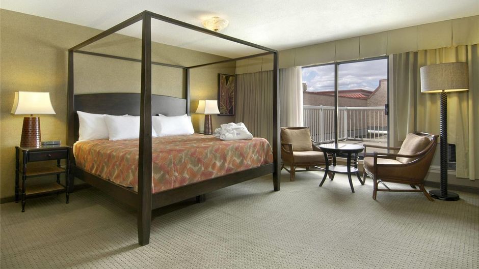 Ramada Kelowna Hotel & Conference Centre Suite