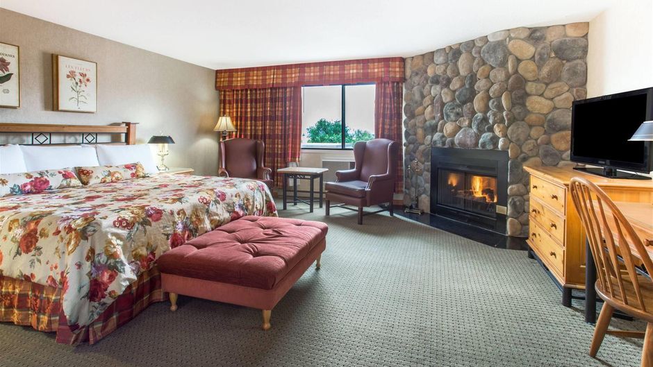 Ramada Kelowna Hotel & Conference Centre Suite