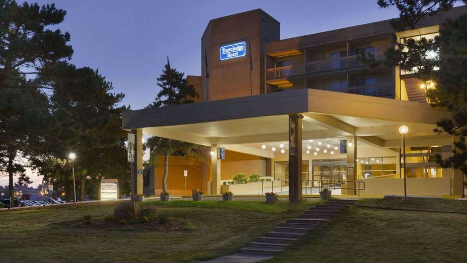 Ramada Belleville Harbourview Conf Ctr Exterior