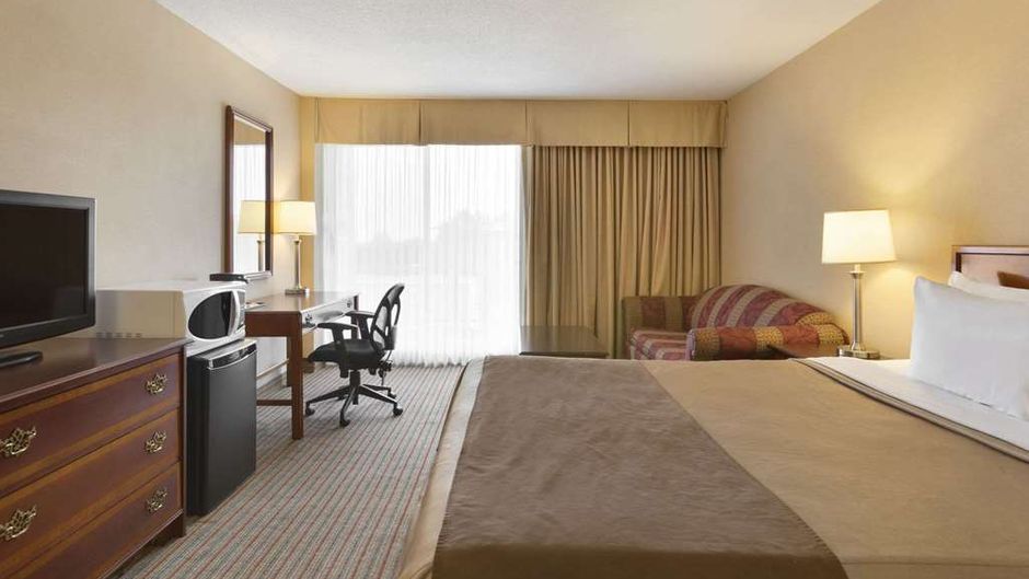 Ramada Belleville Harbourview Conf Ctr Room