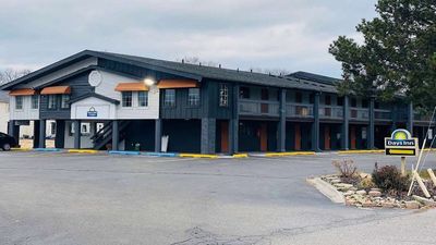 Days Inn & Suites by Wyndham Port Huron
