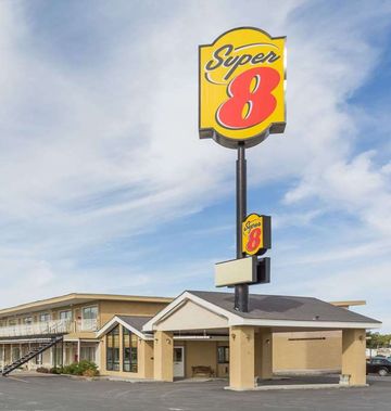 Super 8 Wells