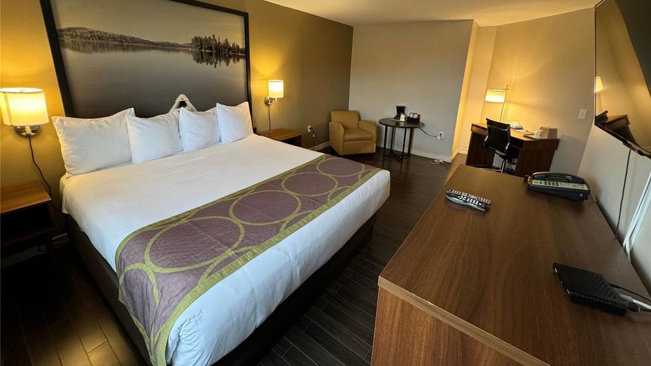 Super 8 Guelph Room