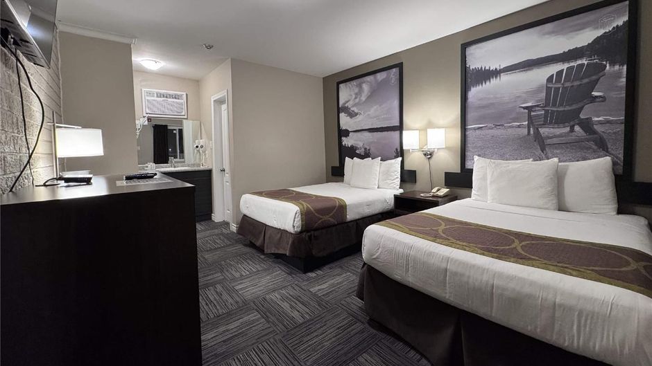 Super 8 Guelph Room