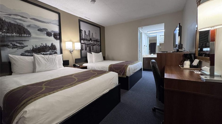 Super 8 Guelph Room