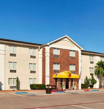 Super 8 Waco University Area