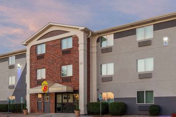 Super 8 (Wyndham) Bedford, TX, DFW-West