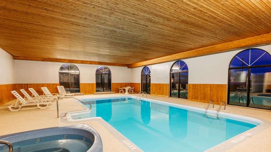 Super 8 Hotel Port Elgin Pool