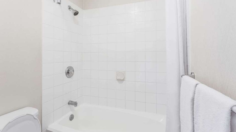 Super 8 Kelowna Room