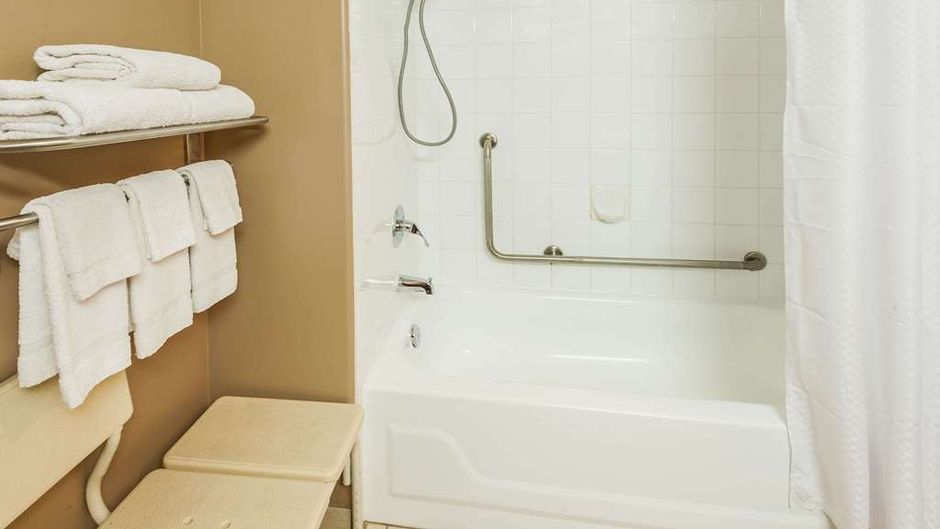 Super 8 Calgary Airport Room