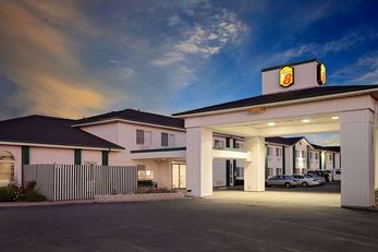 Super 8 Battle Mountain
