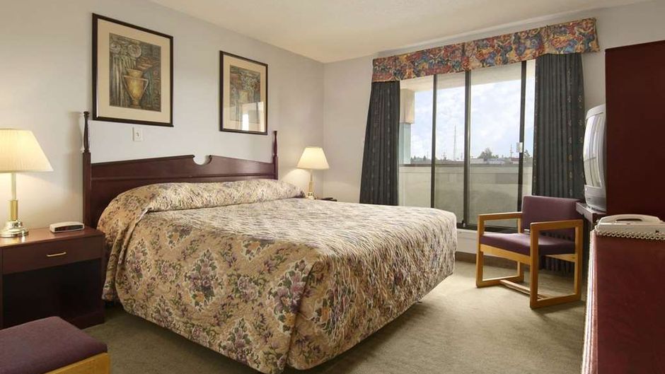 Super 8 Red Deer Room