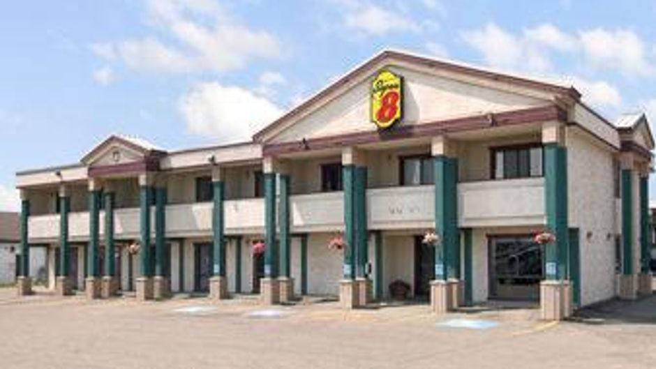 Super 8 Red Deer Exterior