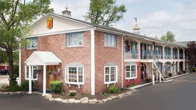 Super 8 Sturbridge