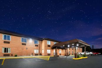 Super 8 Fairmont
