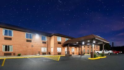 Super 8 Fairmont