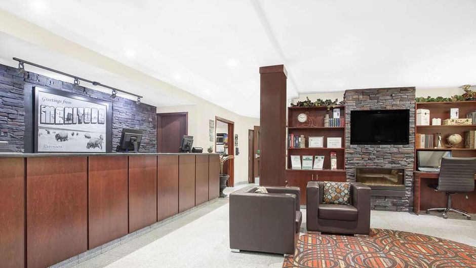 Super 8 Brandon Lobby