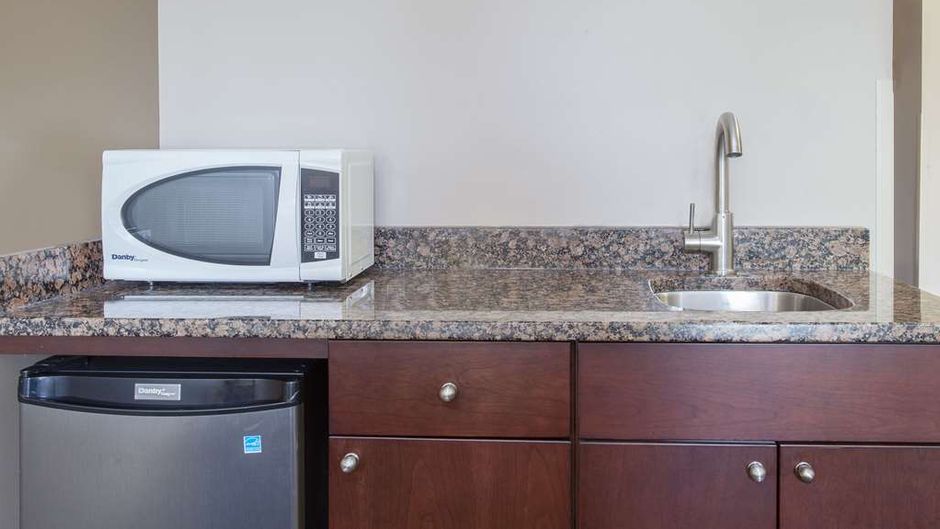 Super 8 Brandon Room