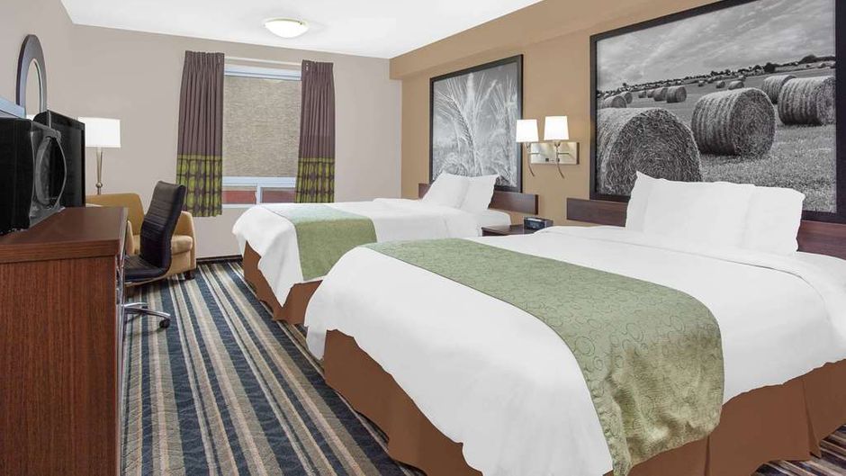 Super 8 Brandon Room