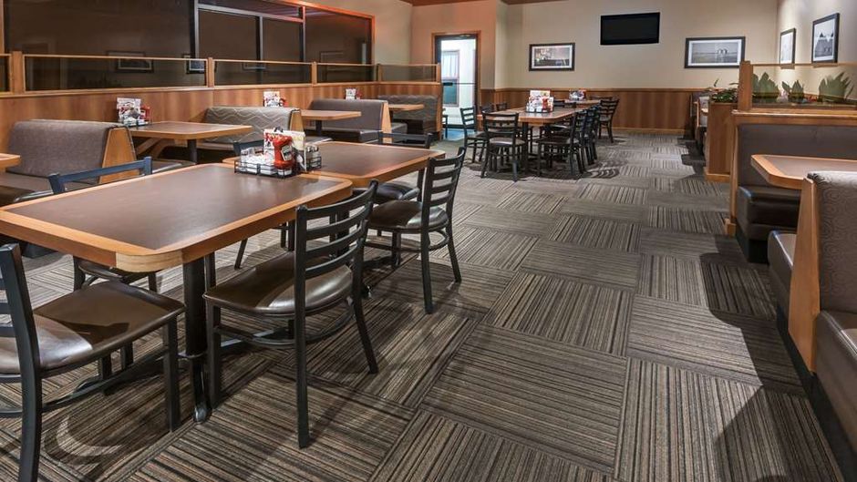 Super 8 Edmonton/West Restaurant