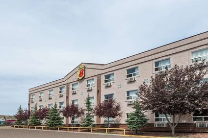 Super 8 Edmonton/West