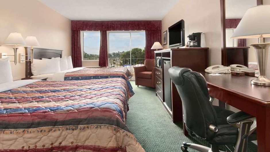 Travelodge Nanaimo Room