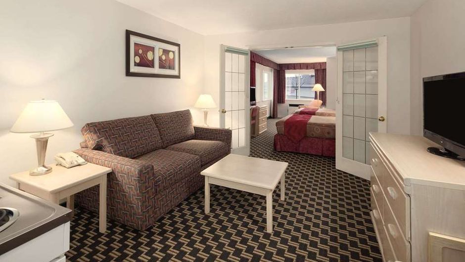 Travelodge Nanaimo Suite