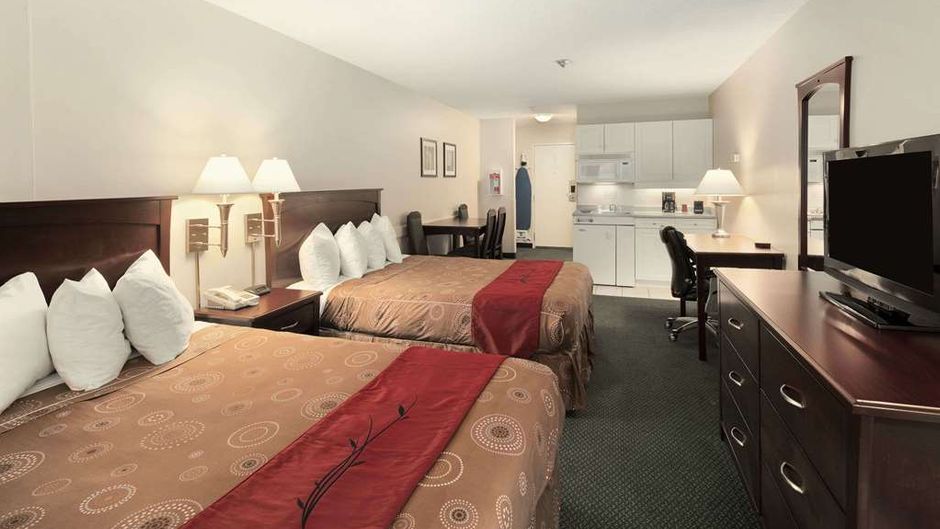 Travelodge Nanaimo Suite