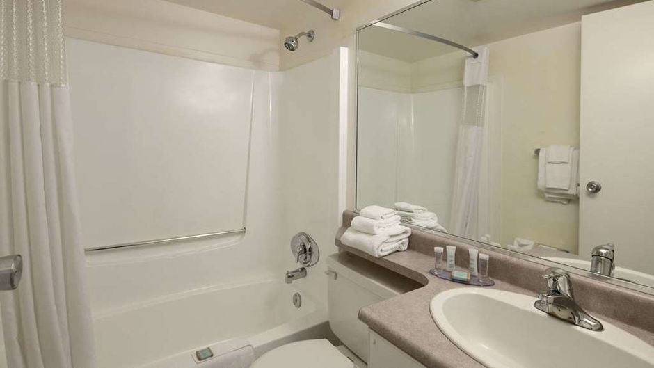 Travelodge Nanaimo Room