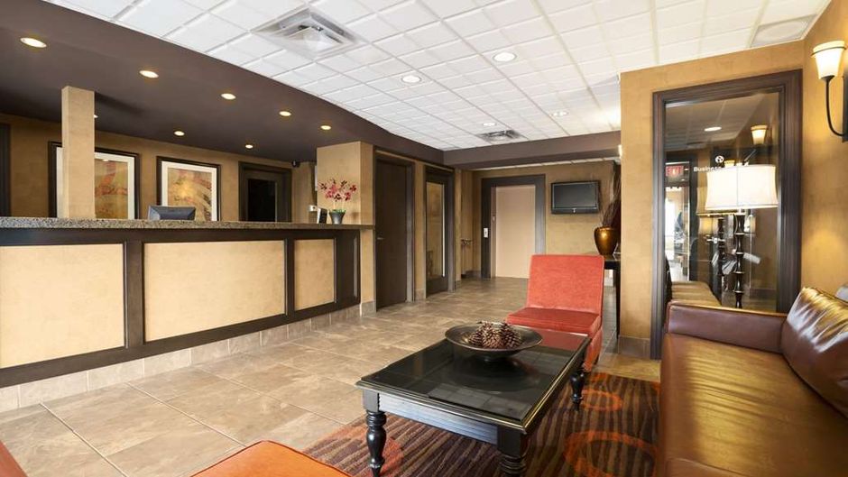Ramada Langley/Surrey Lobby