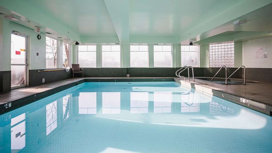 Ramada Langley/Surrey Pool