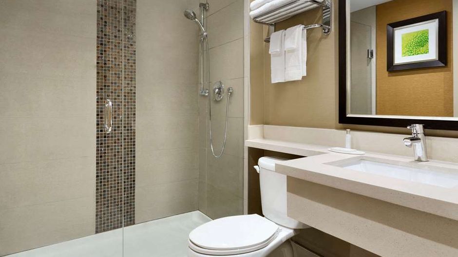 Travelodge Toronto East Room