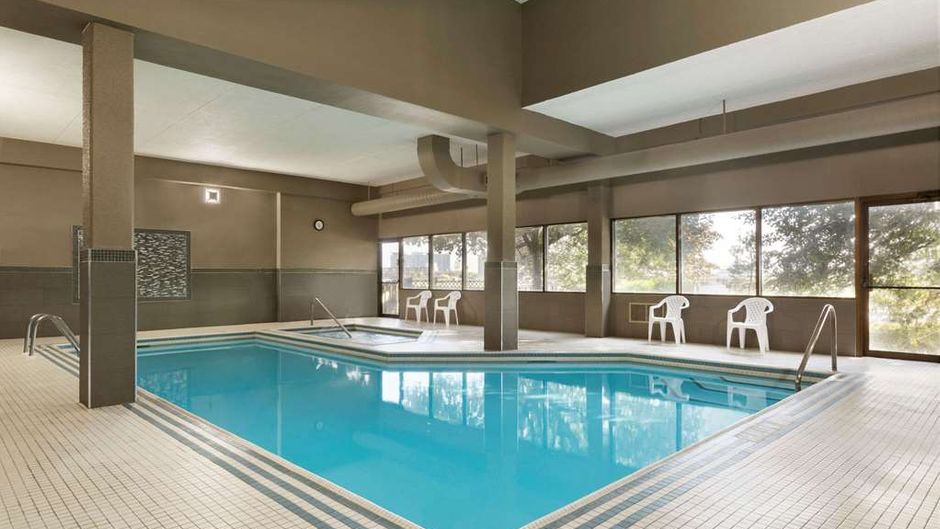 Travelodge Toronto East Pool