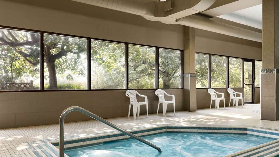 Travelodge Toronto East Spa